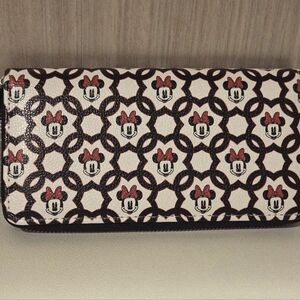 Disney Minnie Mouse Zip Around Wallet